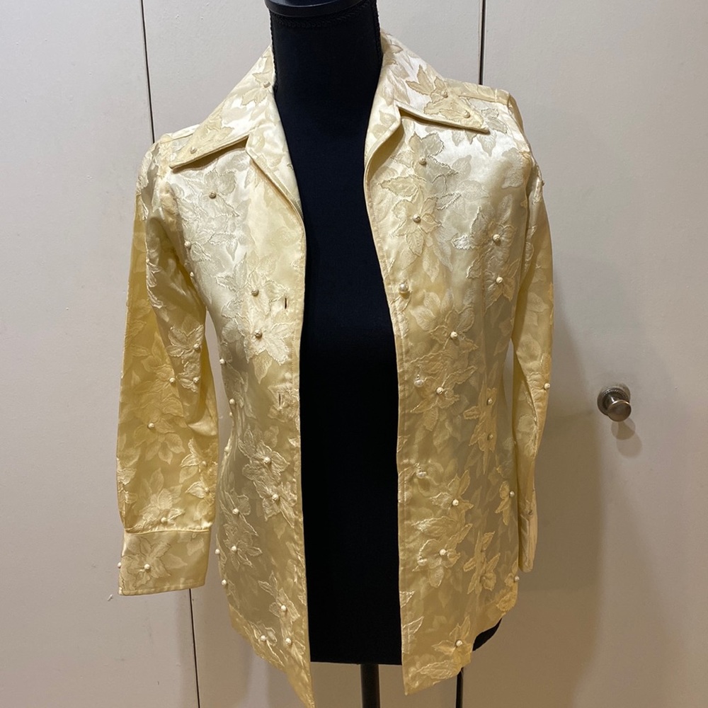 CG button down long sleeve dress blouse or as a jacket size M